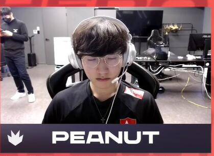 意甲球员在第12轮比赛中涂上红色面彩，向针对女性的暴力说不