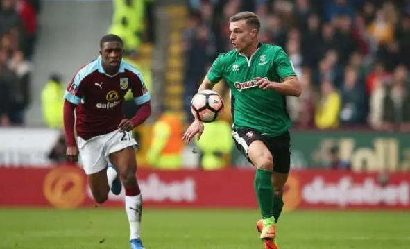 LPL冠军中单晚节不保！单局1-8刷新下限，观众喊话官方：严查账户