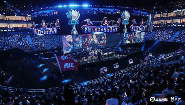 游客和当地 游客和当地